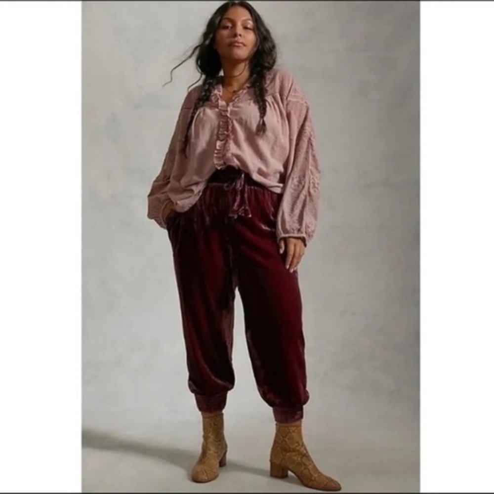 Anthropologie Gloria Velvet Joggers In burgundy pants